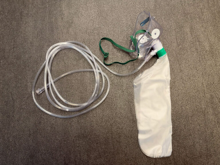 An oxygen mask with a reservoir bag and tubing, often used for oxygen therapy.